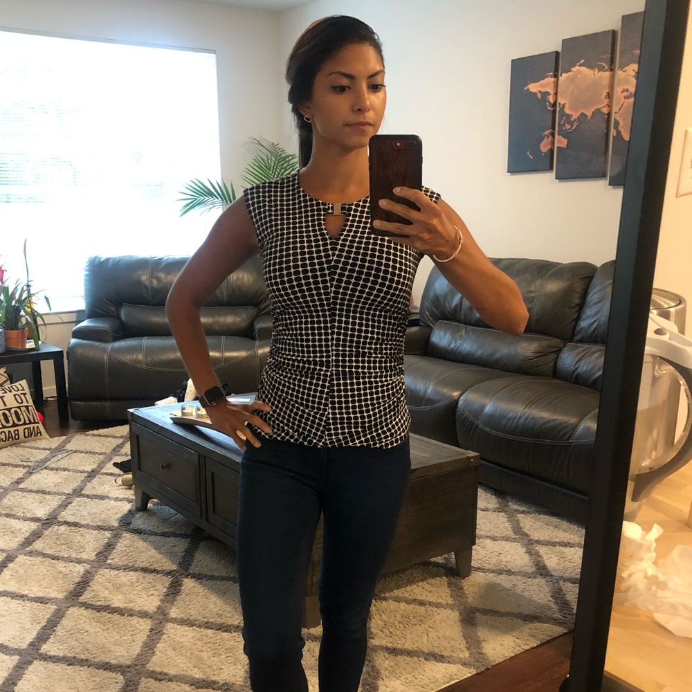 Vince Camuto Petite XS Stretch Black White Geo Top